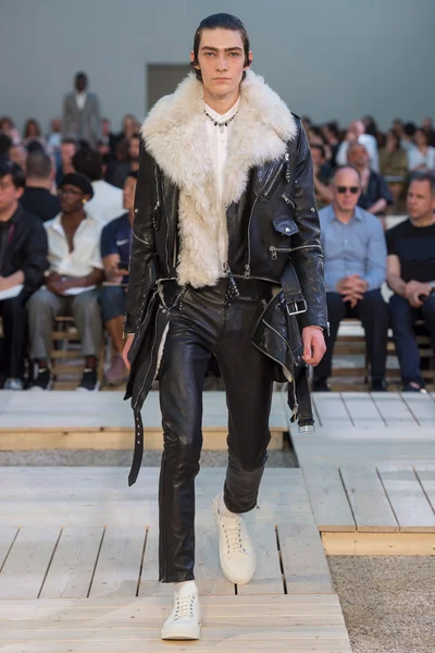 Look 9